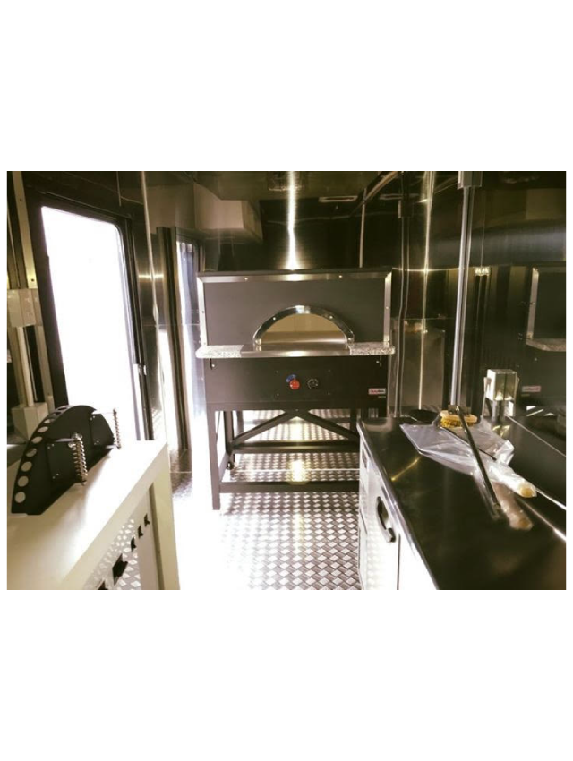 キッチンカー車内イメージ｜ピザ窯の販売・ナポリピッツァのスクールのラナーヴェ